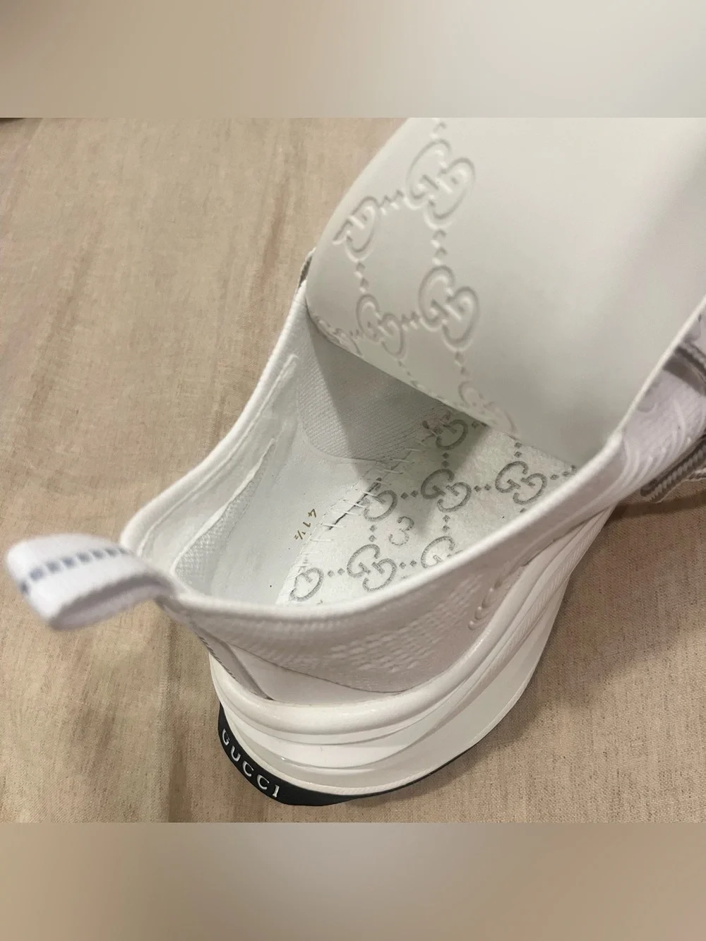 Gucci gg logo